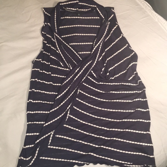 B'leev Tops - Sleeveless shirt with low cut front